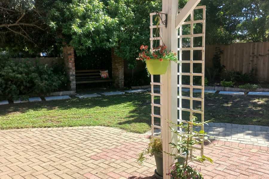 5 Bedroom Property for Sale in Kingfisher Creek Western Cape